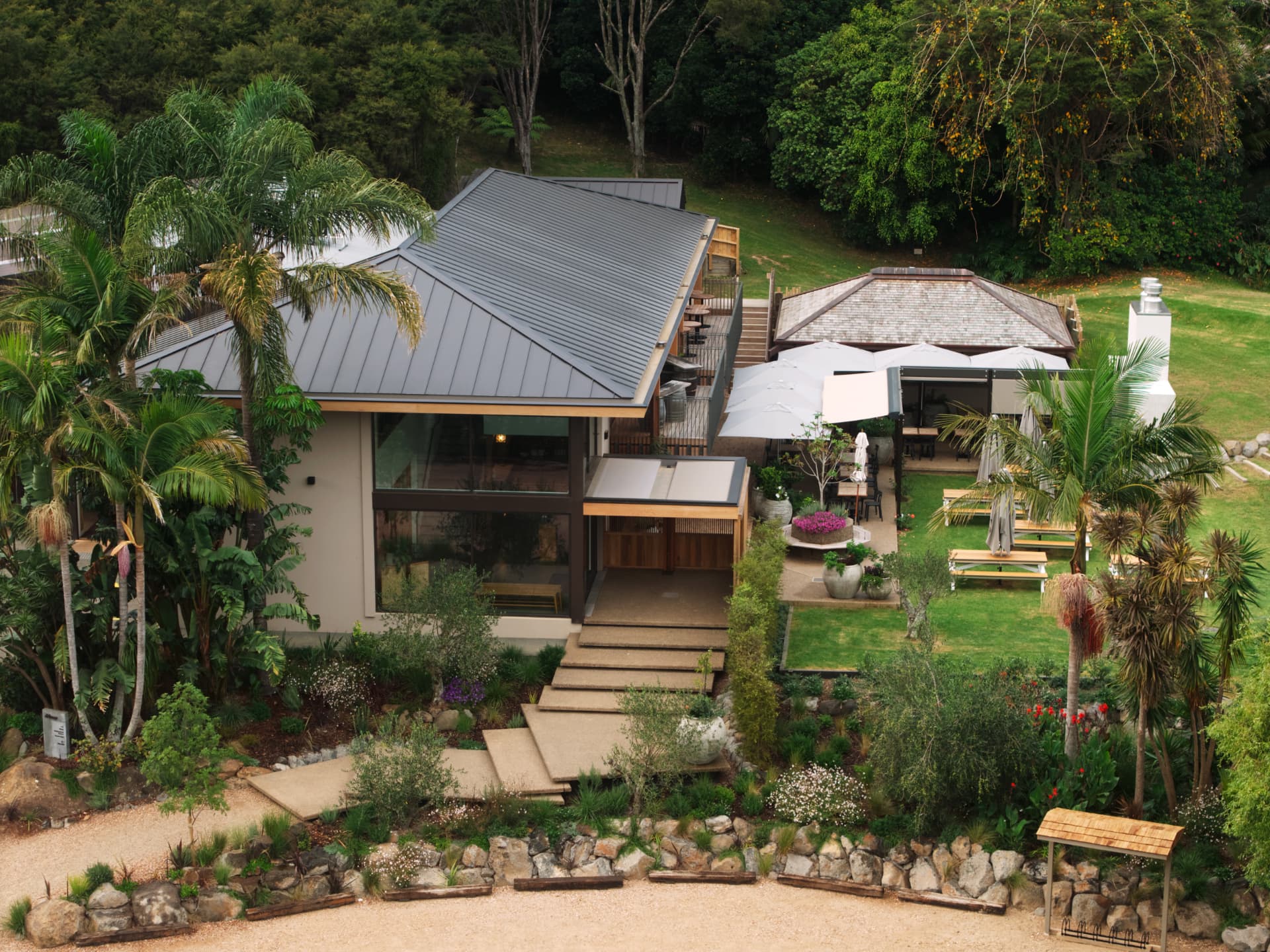 A relaxed Waiheke lunch